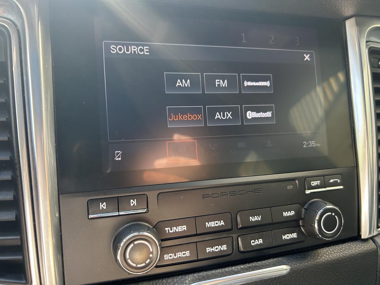 2018 Porsche Macan AWD, BACK-UP CAM, NAV, BLUETOOTH & MORE!! Photo
