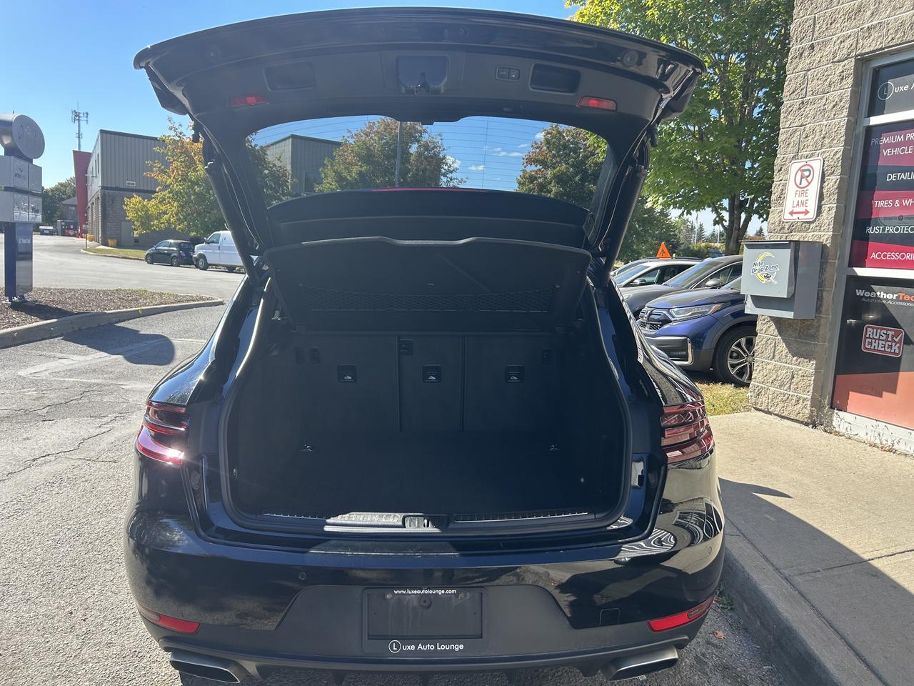 2018 Porsche Macan AWD, BACK-UP CAM, NAV, BLUETOOTH & MORE!! Photo4