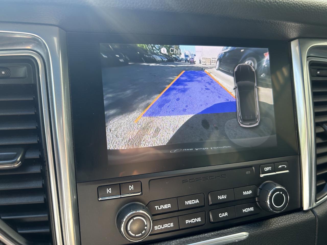 2018 Porsche Macan AWD, BACK-UP CAM, NAV, BLUETOOTH & MORE!! Photo