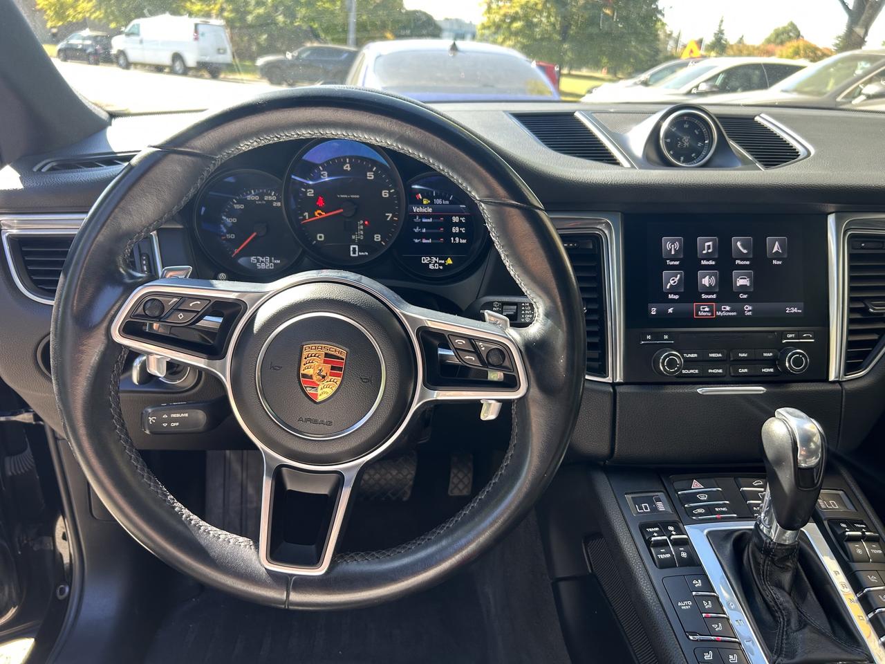 2018 Porsche Macan AWD, BACK-UP CAM, NAV, BLUETOOTH & MORE!! Photo