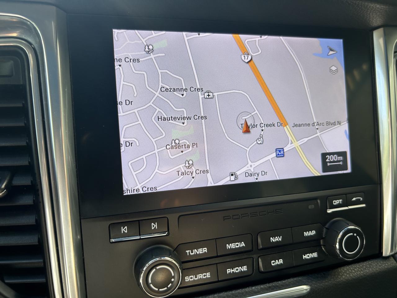 2018 Porsche Macan AWD, BACK-UP CAM, NAV, BLUETOOTH & MORE!! Photo