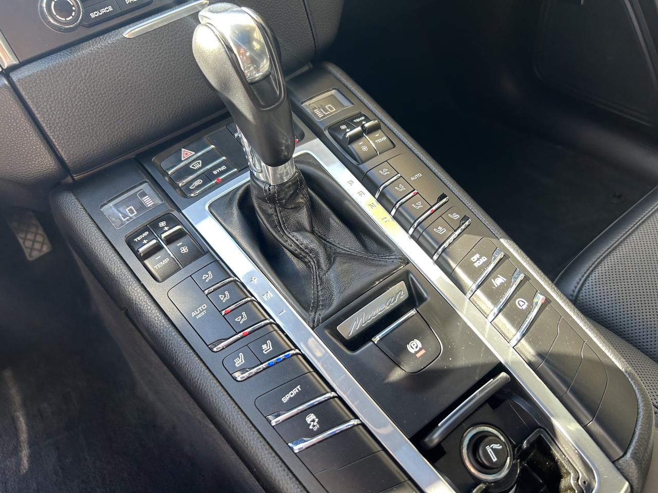 2018 Porsche Macan AWD, BACK-UP CAM, NAV, BLUETOOTH & MORE!! - Photo #32