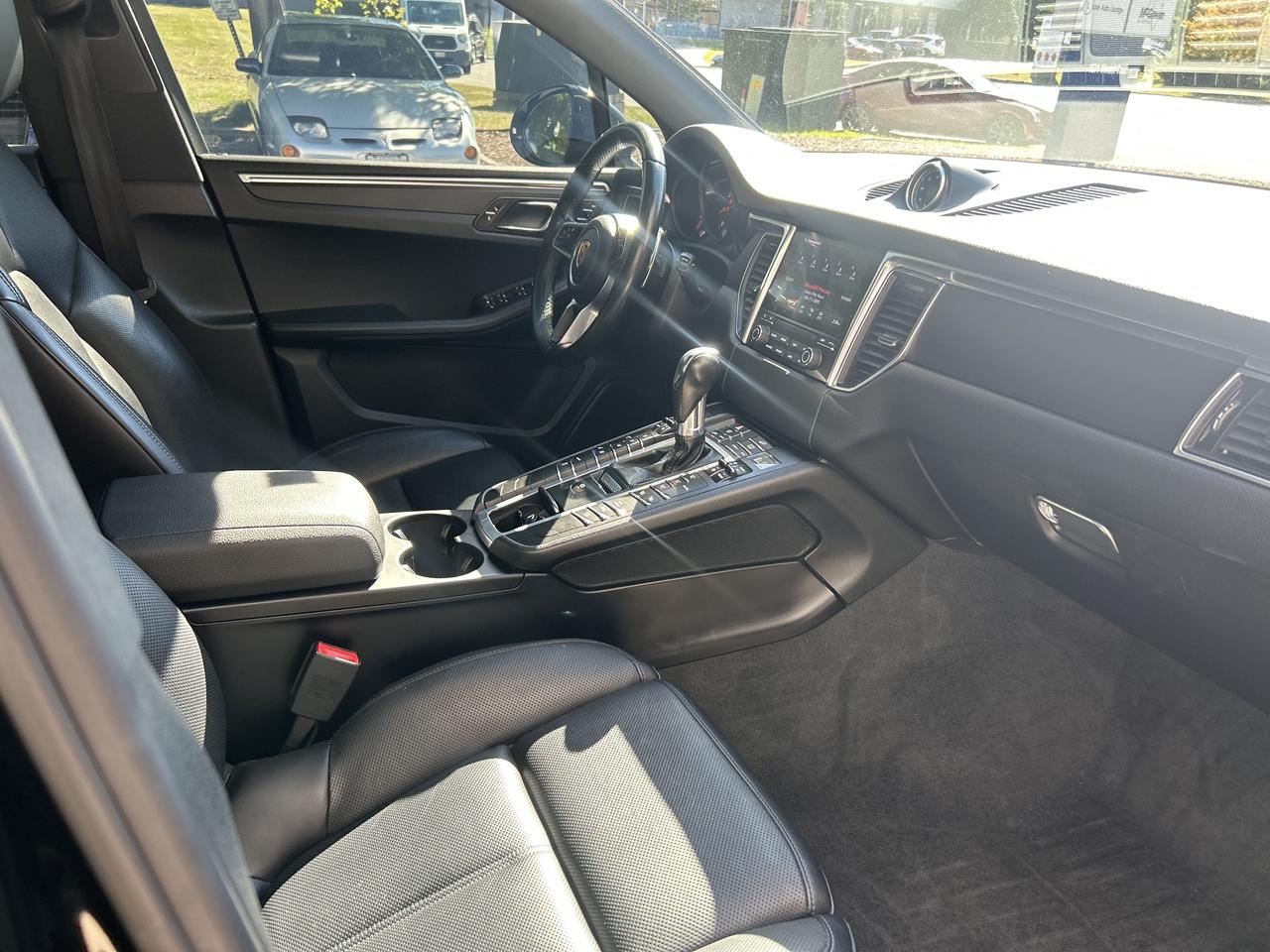 2018 Porsche Macan AWD, BACK-UP CAM, NAV, BLUETOOTH & MORE!! - Photo #35