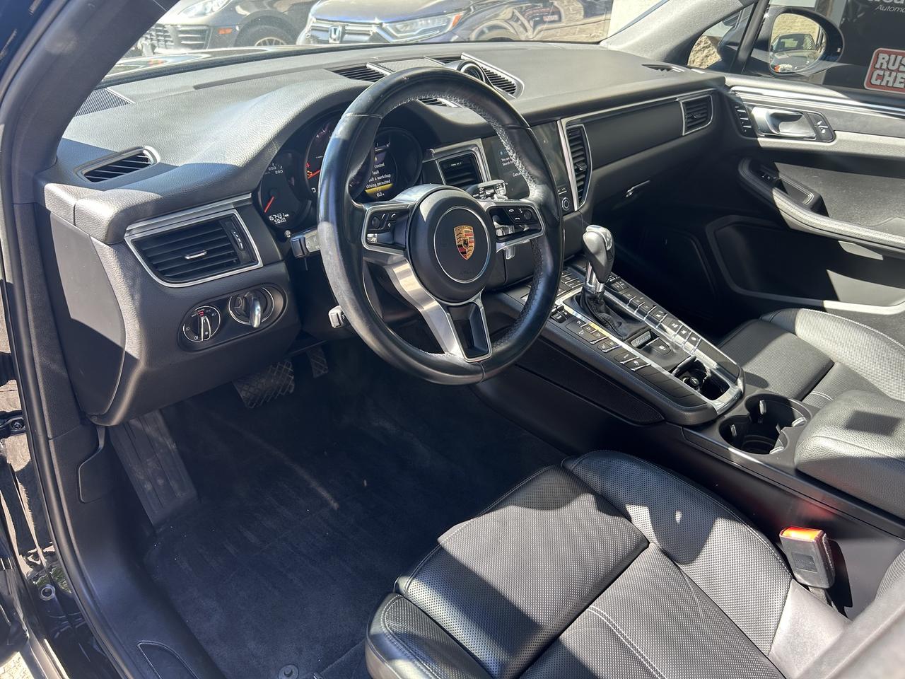 2018 Porsche Macan AWD, BACK-UP CAM, NAV, BLUETOOTH & MORE!! Photo