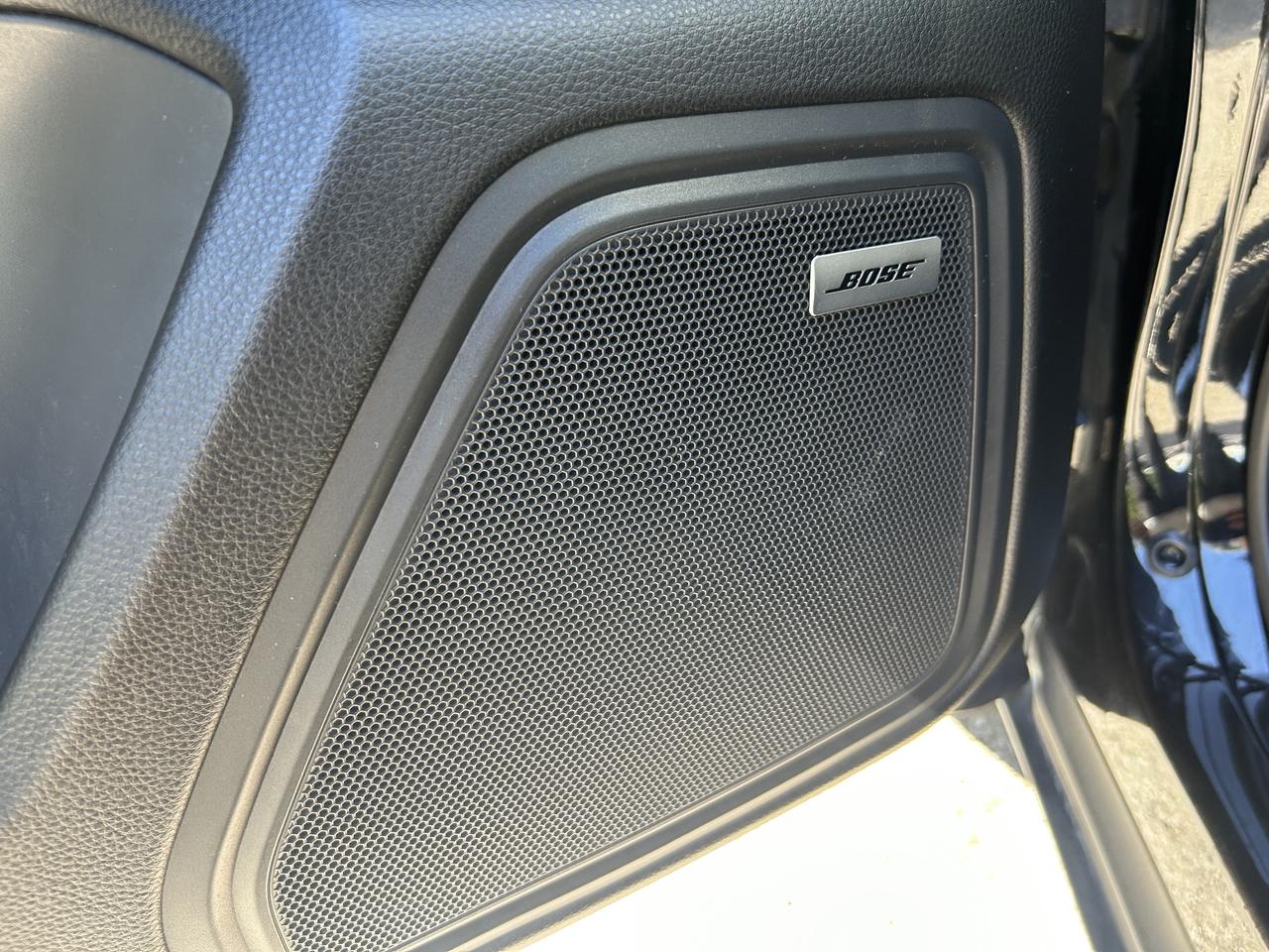 2018 Porsche Macan AWD, BACK-UP CAM, NAV, BLUETOOTH & MORE!! Photo