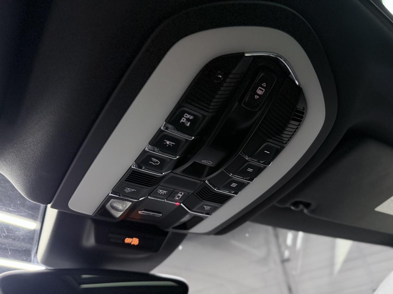 2017 Porsche Macan S|NAV|BOSE|LKA|BSM|PANO|COOLED SEATS|LOW KMS| Photo