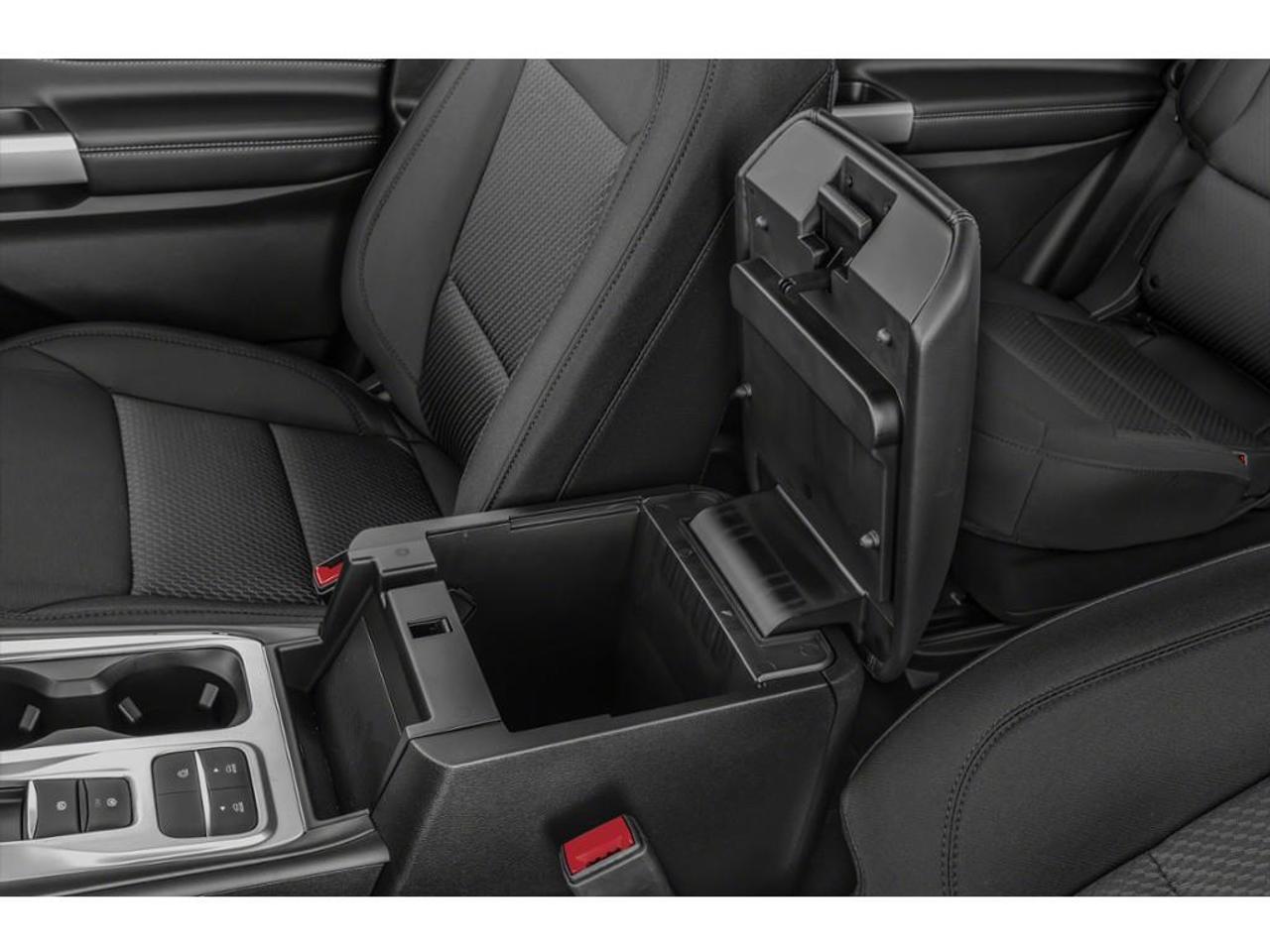 2023 Ford Explorer XLT Photo