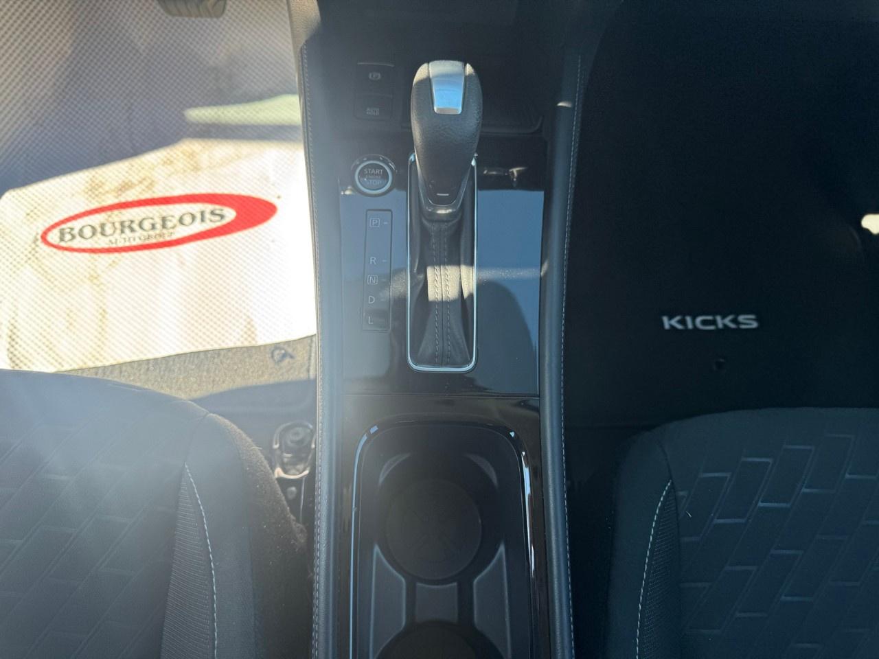 2024 Nissan Kicks SV FWD Photo