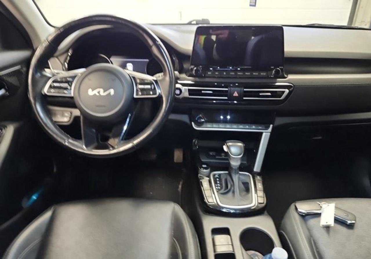 2023 Kia Seltos EX Premium AWD | Leather | Sunroof | Nav | Cooled + Heated Seats | Heated Wheel | and More ! Photo