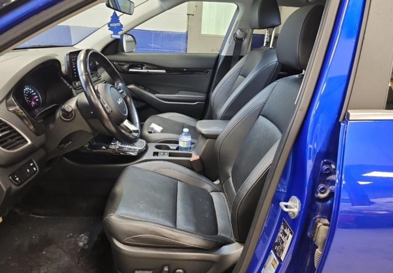 2023 Kia Seltos EX Premium AWD | Leather | Sunroof | Nav | Cooled + Heated Seats | Heated Wheel | and More ! Photo