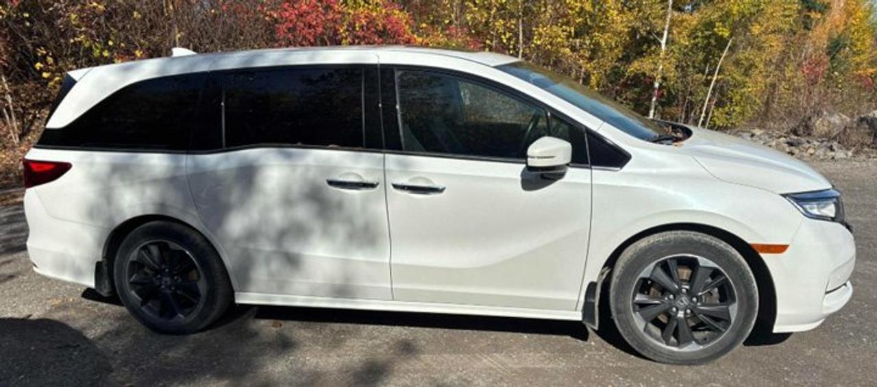 2022 Honda Odyssey Touring | Leather | Sunroof | Nav | Rear Entertainment System | Power Sliding Doors + Hatch & More ! Photo