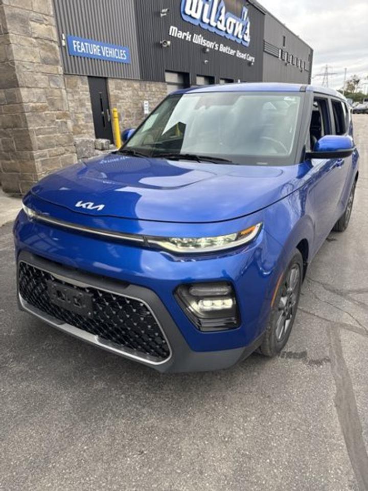 2022 Kia Soul EX+ | Heated Seats + Steering | Sunroof | Blind Spot Monitor | Apple Carplay + Android Auto & More ! Photo0