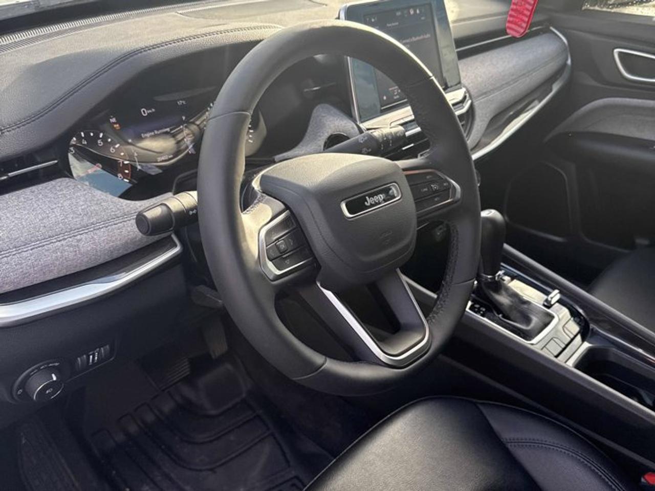 2025 Jeep Compass North 4x4 | Heated Seats + Steering | Remote Start | Carplay + Android Auto | Reverse Cam & More ! Photo
