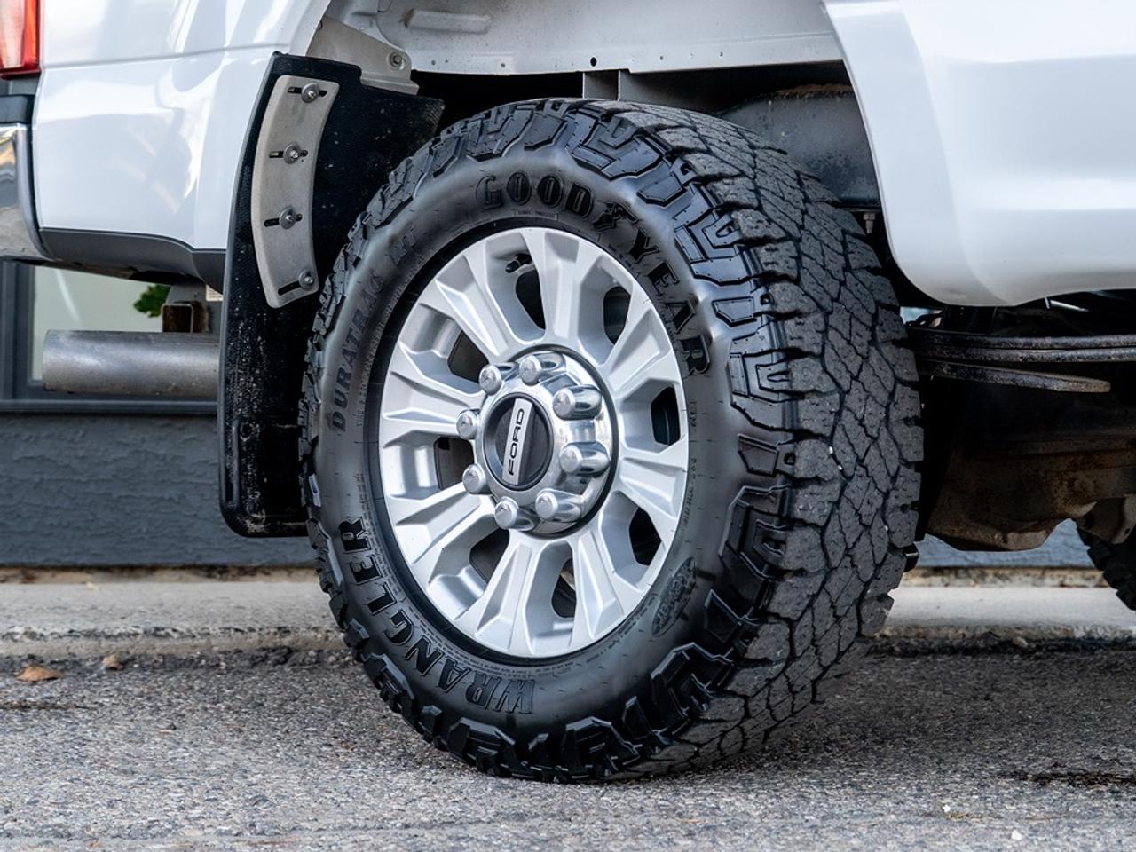 2022 Ford SUPER DUTY F-250 SRW 4WD Crew Cab 8' Box Photo3