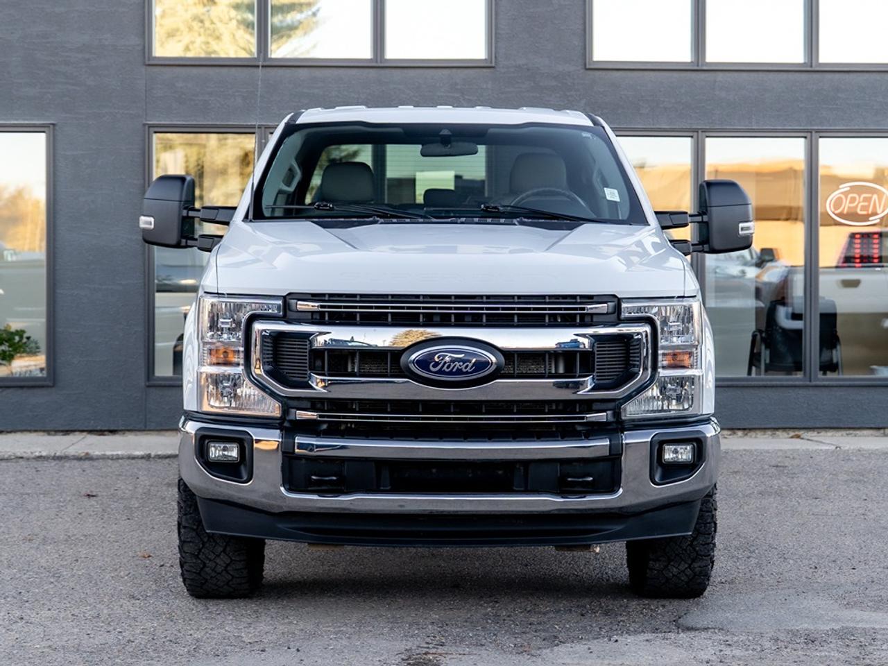 2022 Ford SUPER DUTY F-250 SRW 4WD Crew Cab 8' Box Photo2