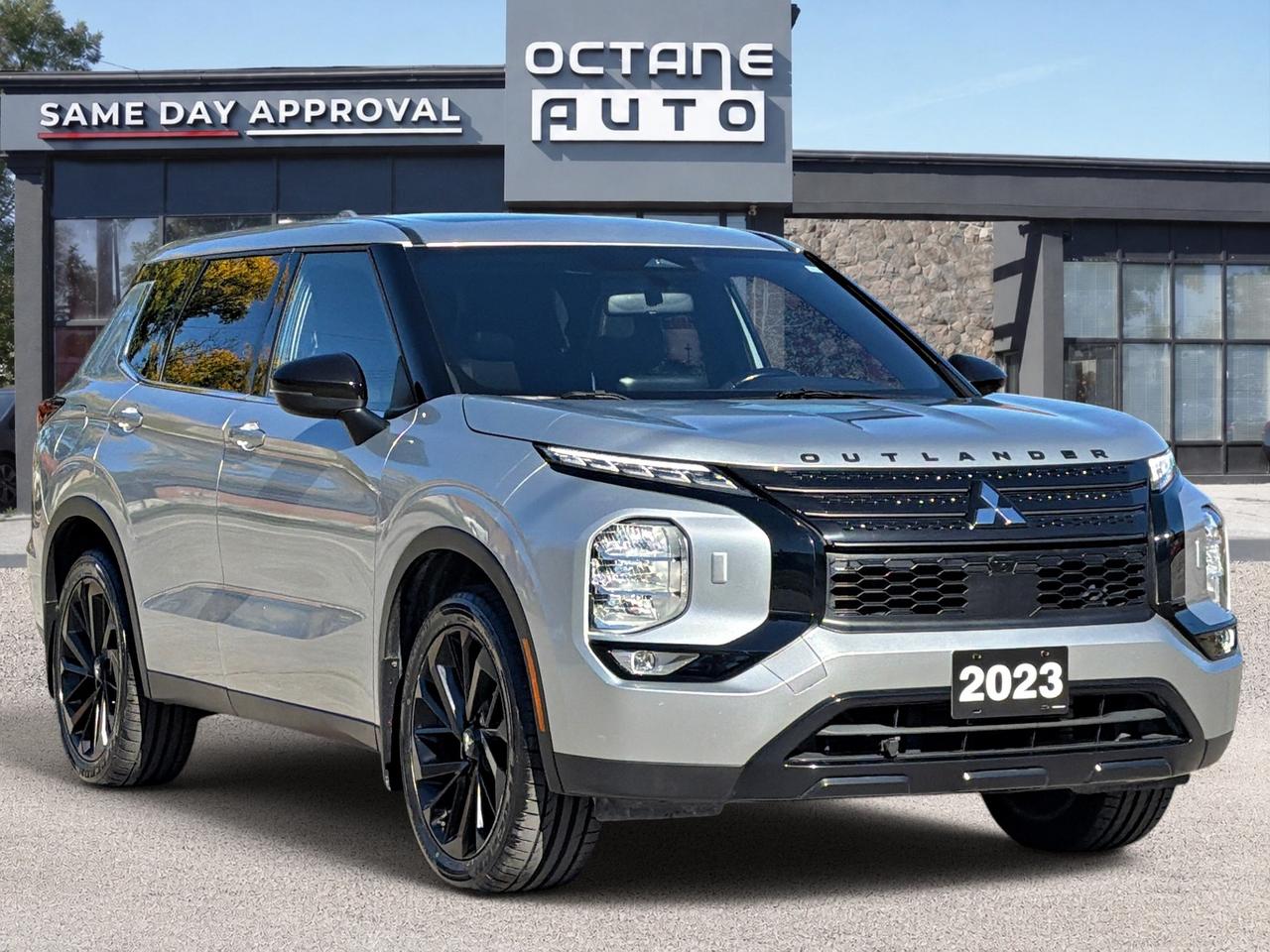 2023 Mitsubishi Outlander SE Photo2