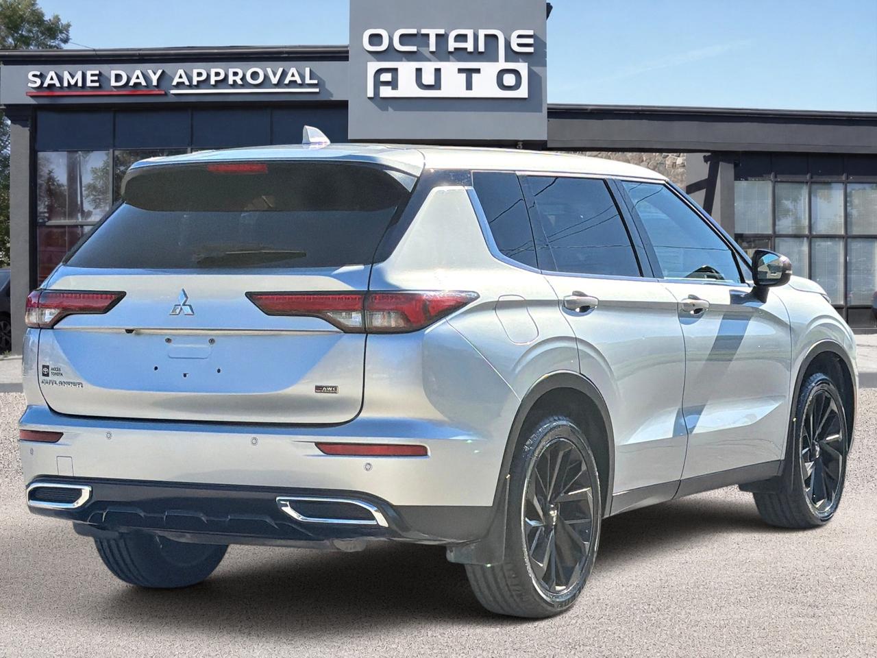 2023 Mitsubishi Outlander SE Photo4