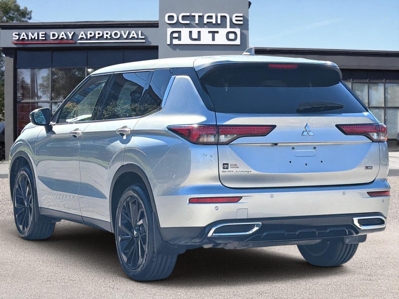 2023 Mitsubishi Outlander SE Photo