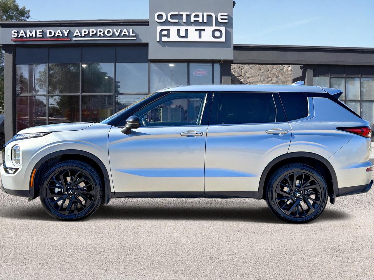 2023 Mitsubishi Outlander SE Photo