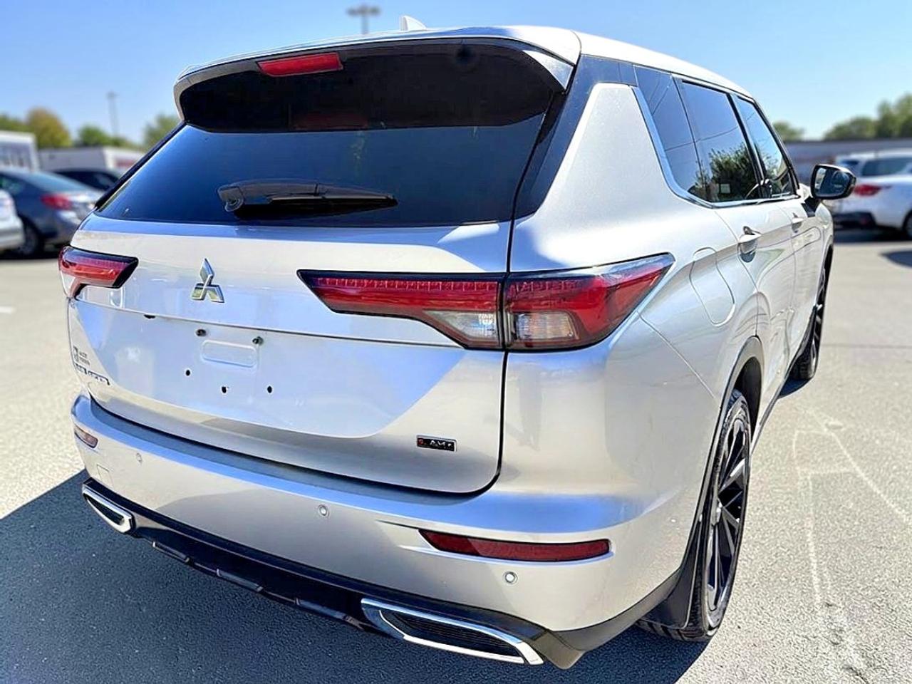 2023 Mitsubishi Outlander SE Photo