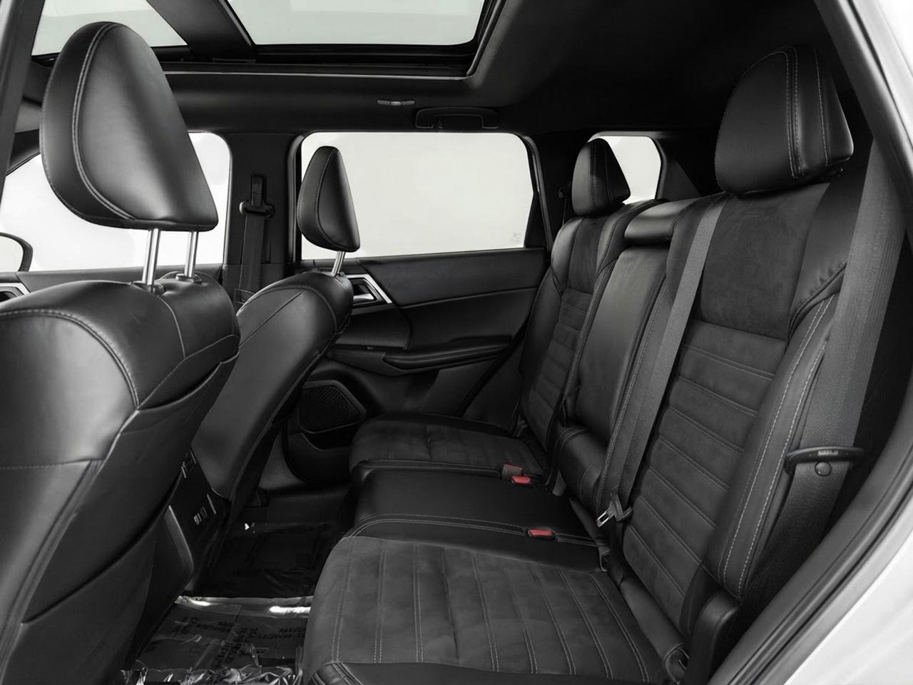 2023 Mitsubishi Outlander SE Photo