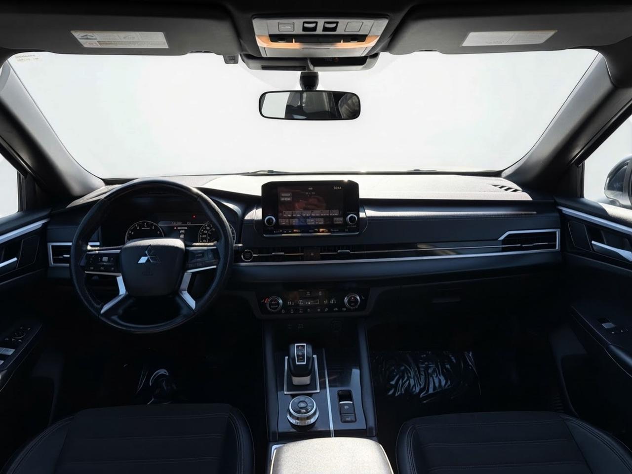 2023 Mitsubishi Outlander SE Photo