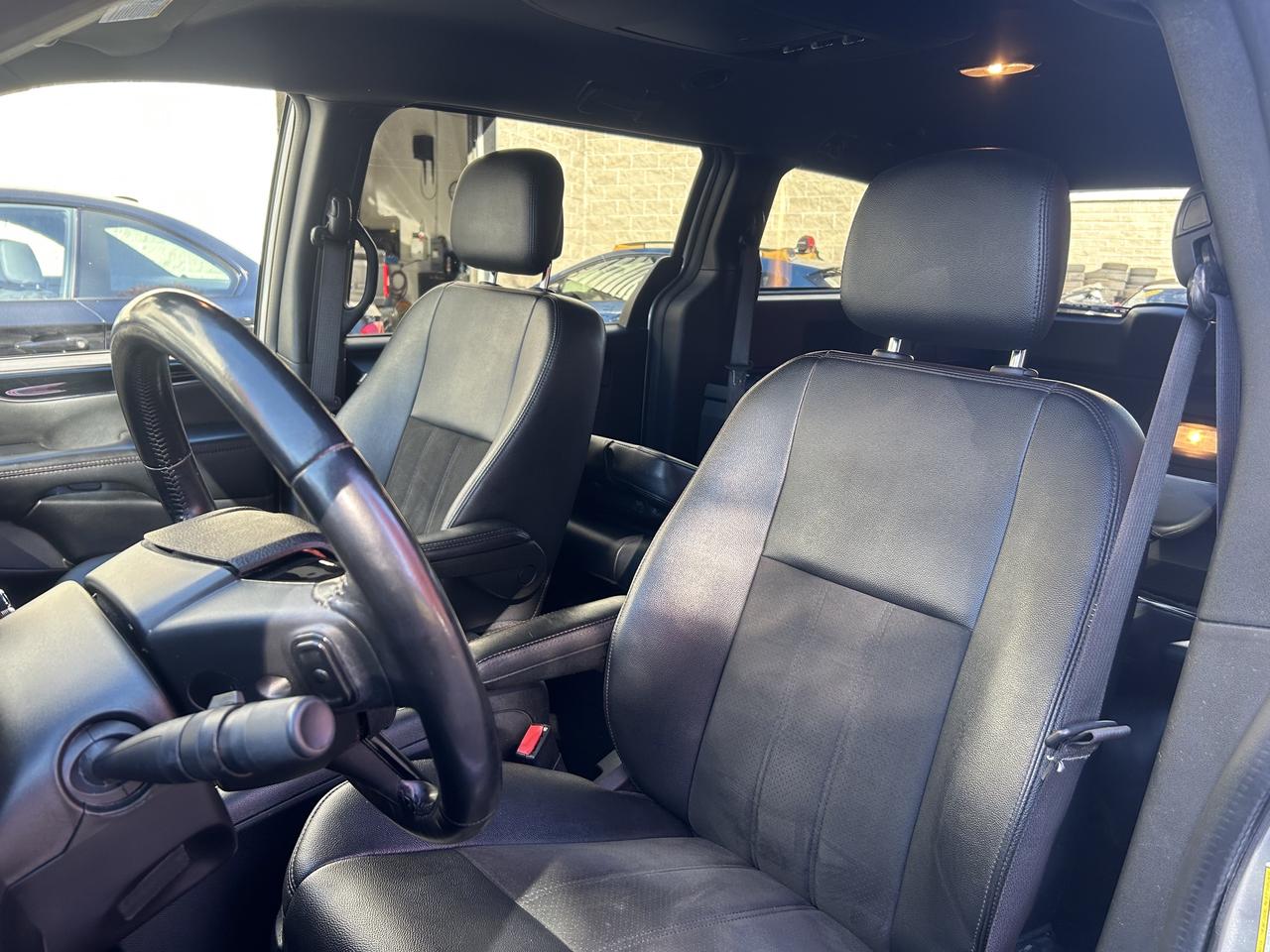 2019 Dodge Grand Caravan 35th Anniversary! BLUETOOTH, B/U CAM, STOW 'N GO! - Photo #14