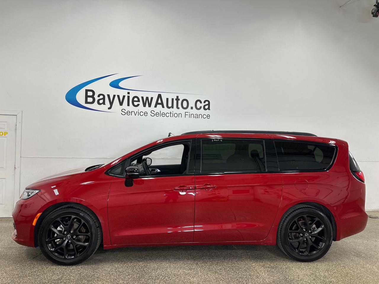 2026 Chrysler Pacifica Limited LIMITED/PANOROOF/LEATHER/15KM/1 OWNER LEASE DIRECT! Photo