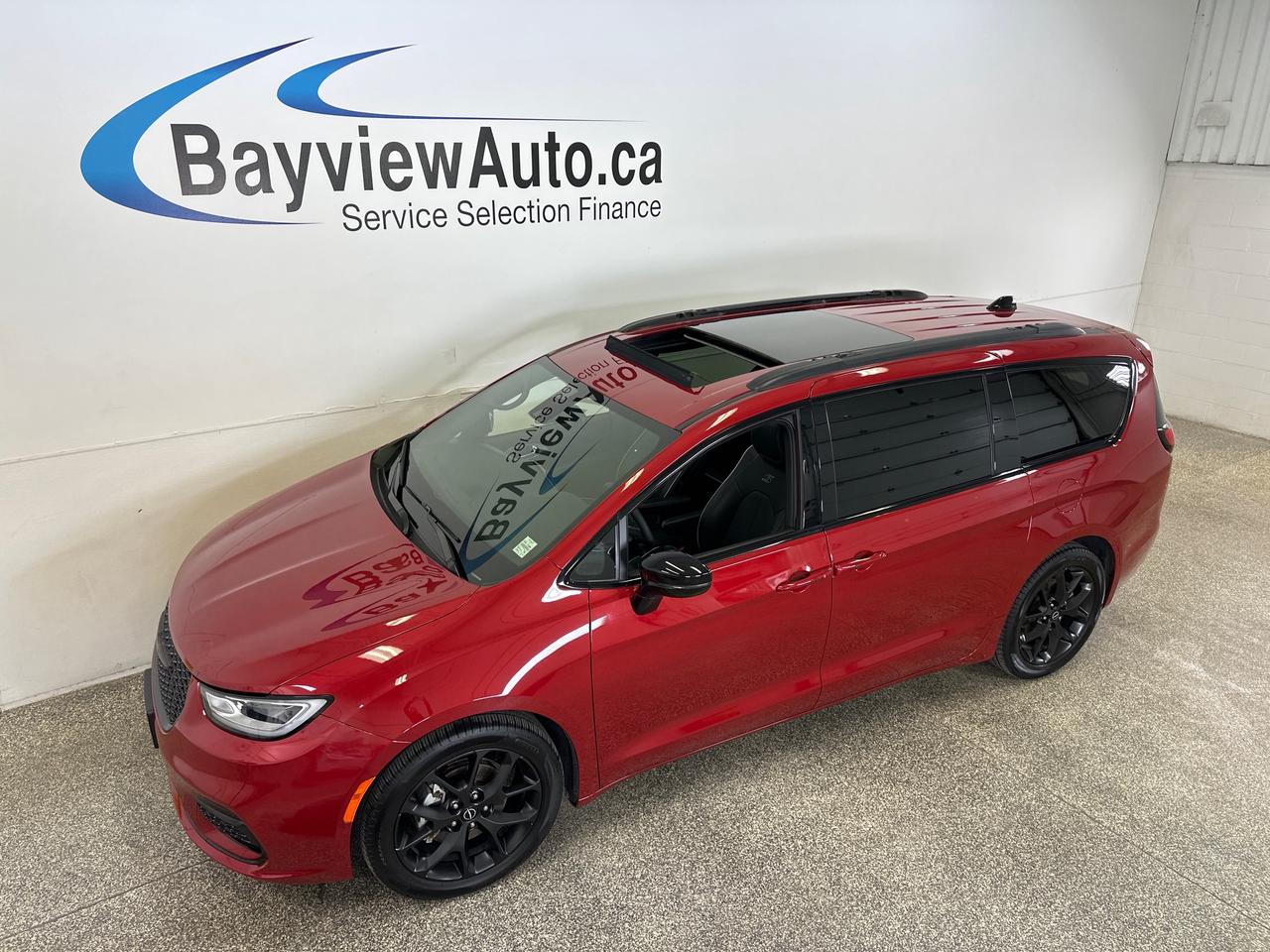 2026 Chrysler Pacifica Limited LIMITED/PANOROOF/LEATHER/15KM/1 OWNER LEASE DIRECT! Photo0