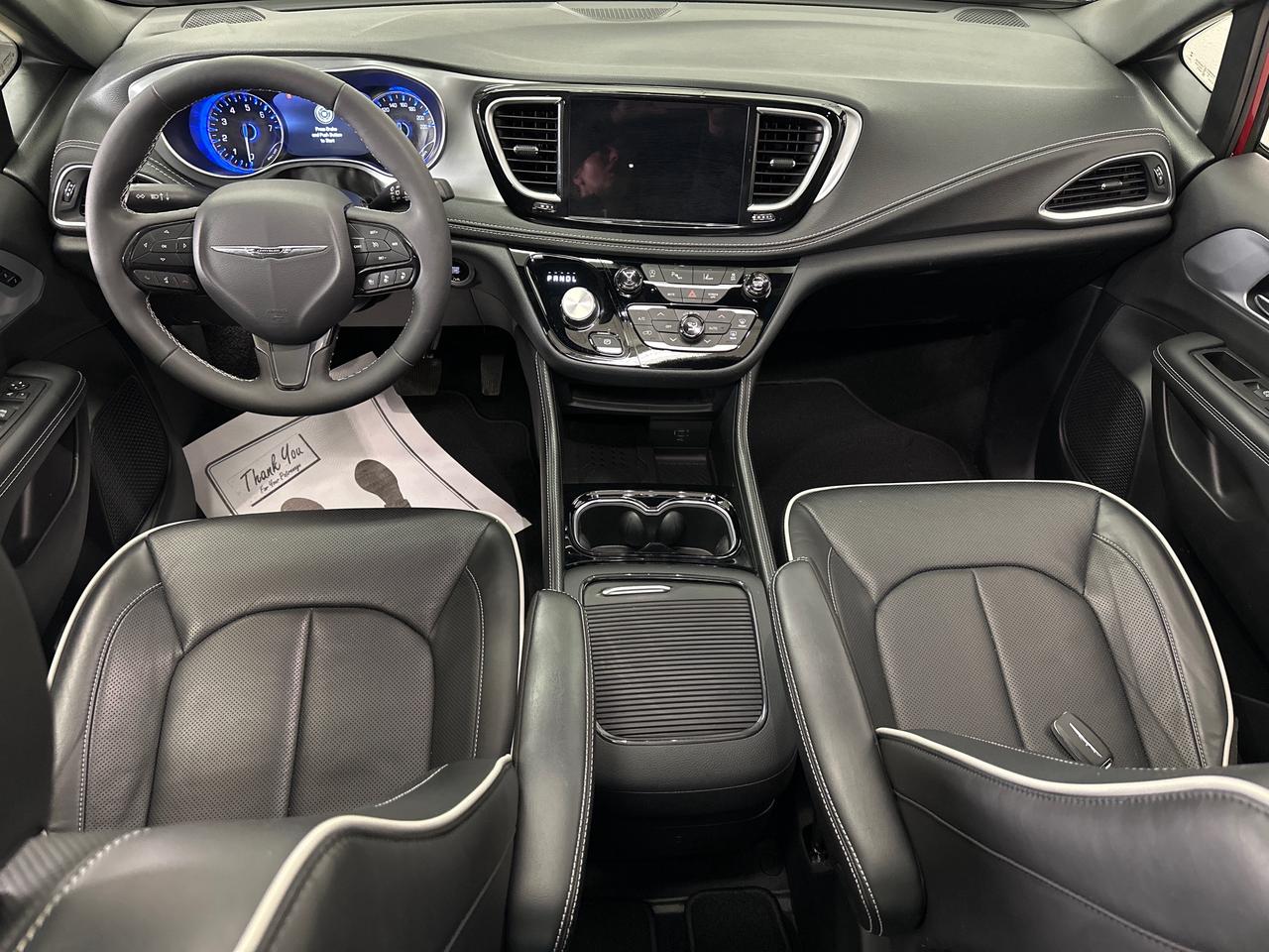 2026 Chrysler Pacifica Limited LIMITED/PANOROOF/LEATHER/15KM/1 OWNER LEASE DIRECT! Photo