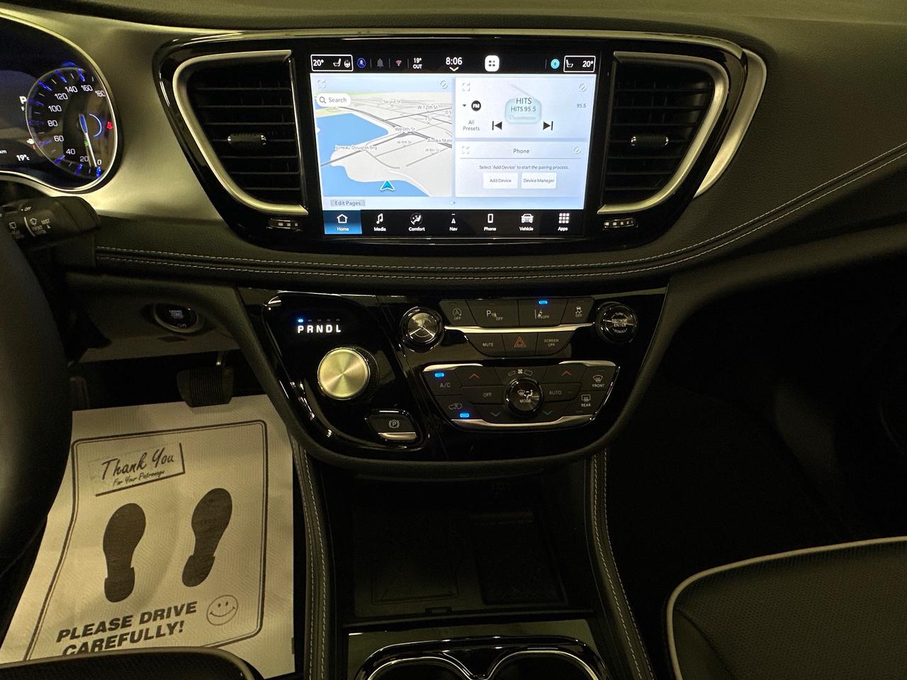 2026 Chrysler Pacifica Limited LIMITED/PANOROOF/LEATHER/15KM/1 OWNER LEASE DIRECT! Photo