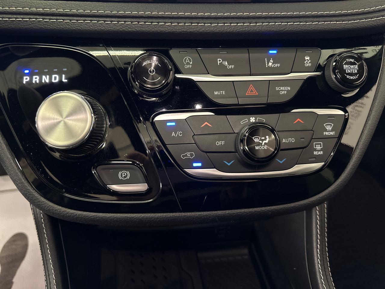 2026 Chrysler Pacifica Limited LIMITED/PANOROOF/LEATHER/15KM/1 OWNER LEASE DIRECT! Photo