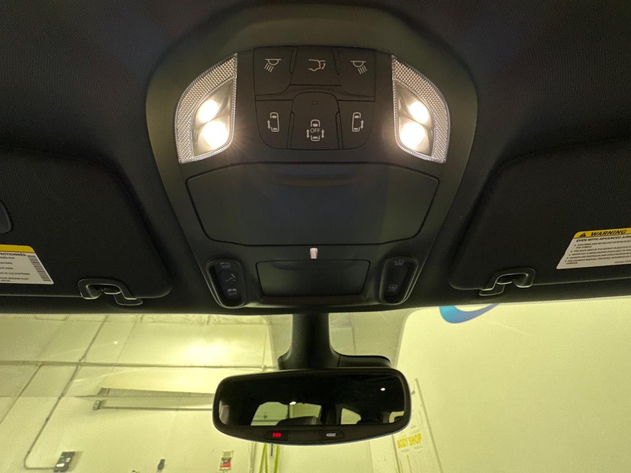 2026 Chrysler Pacifica Limited LIMITED/PANOROOF/LEATHER/15KM/1 OWNER LEASE DIRECT! Photo