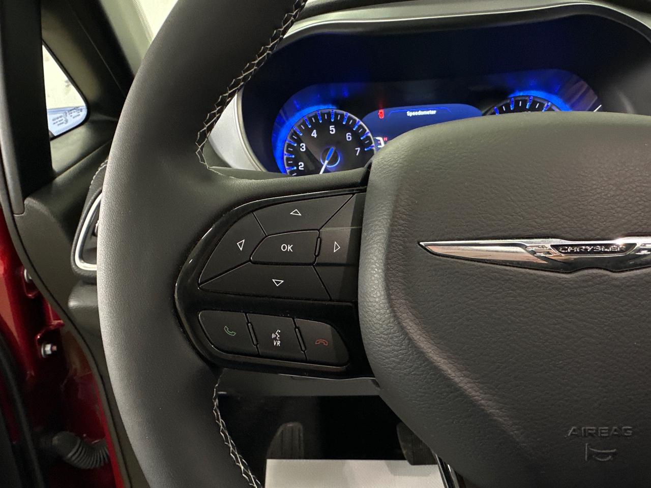 2026 Chrysler Pacifica Limited LIMITED/PANOROOF/LEATHER/15KM/1 OWNER LEASE DIRECT! Photo