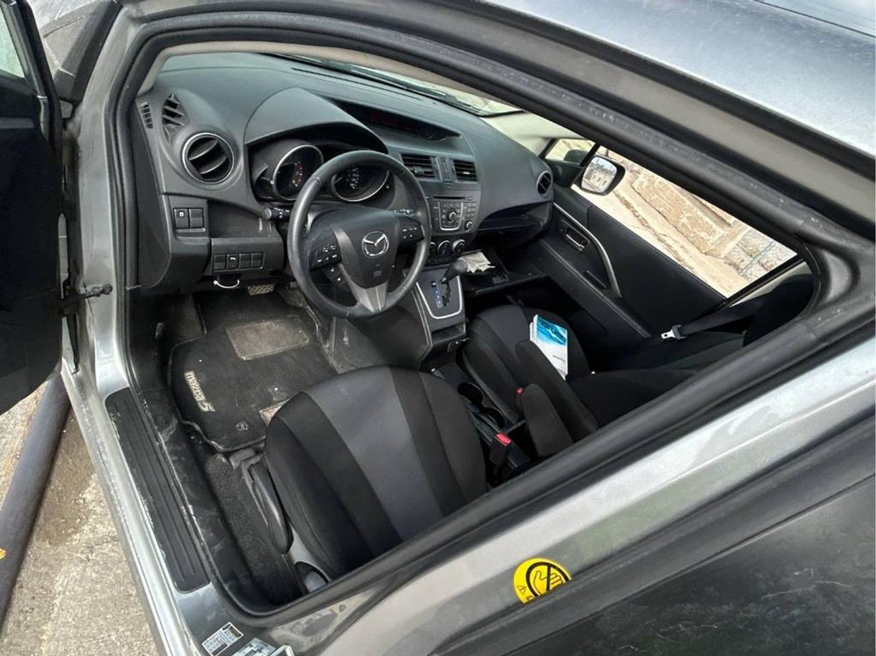 2017 Mazda MAZDA5 GS 6 Passenger | One Owner | Accident Free | Sunroof | Photo