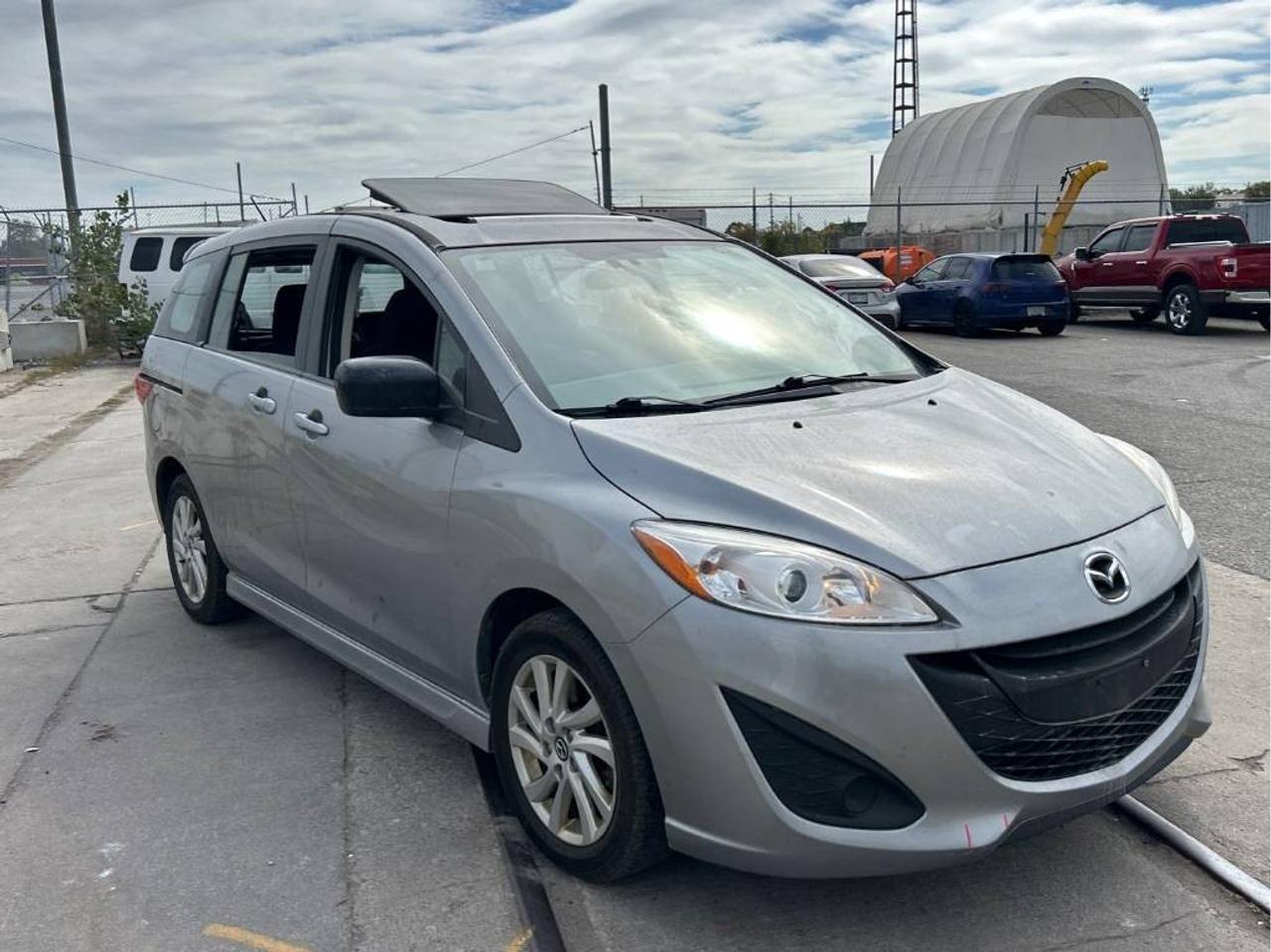 2017 Mazda MAZDA5 GS 6 Passenger | One Owner | Accident Free | Sunroof | Photo0