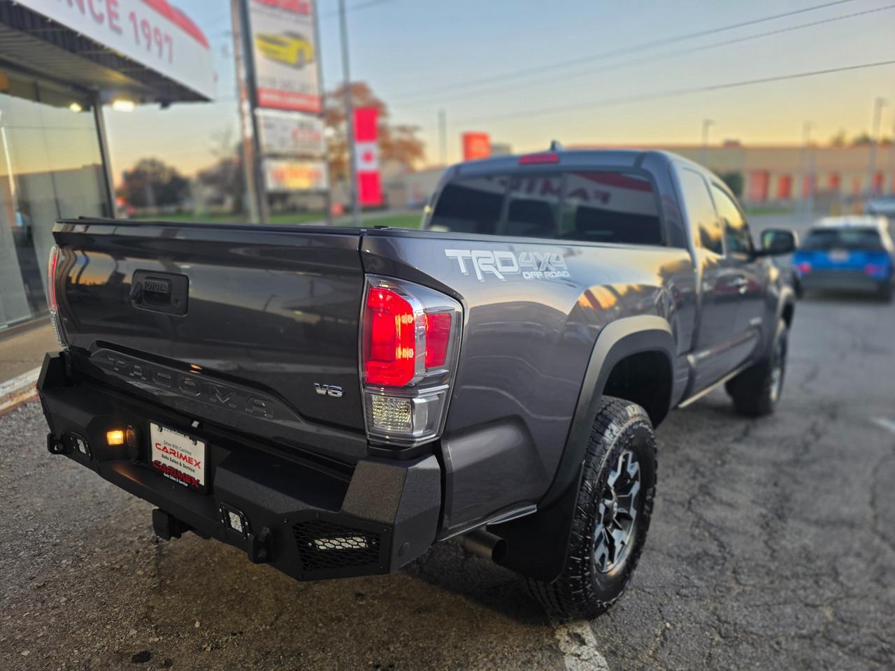 2023 Toyota Tacoma MANUAL |  OFFROAD TRD | LOW KMS | ONE OWNER | ACCIDENT FREE | Photo
