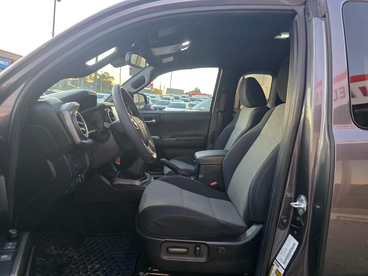 2023 Toyota Tacoma MANUAL |  OFFROAD TRD | LOW KMS | ONE OWNER | ACCIDENT FREE | Photo