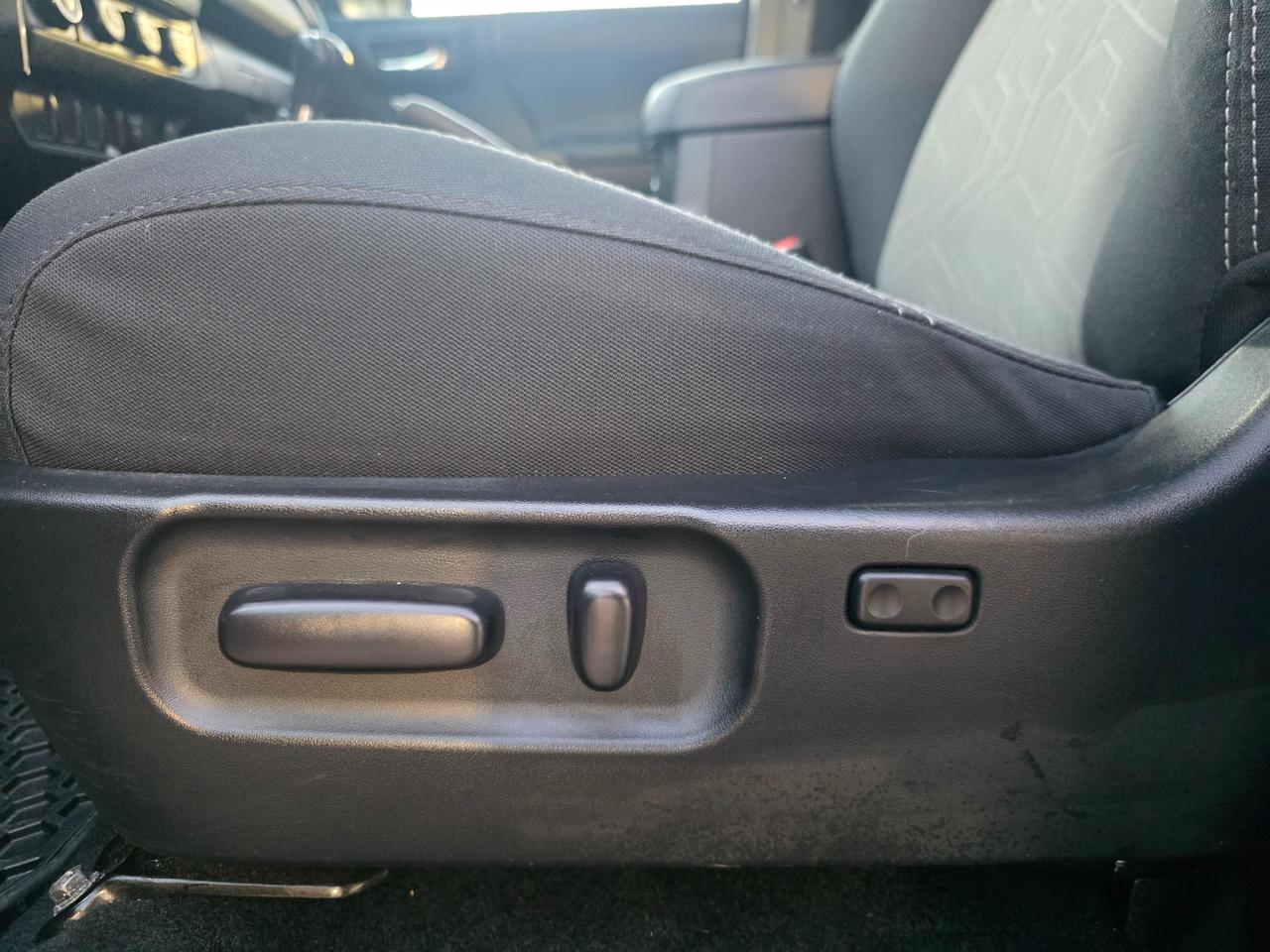 2023 Toyota Tacoma MANUAL |  OFFROAD TRD | LOW KMS | ONE OWNER | ACCIDENT FREE | Photo