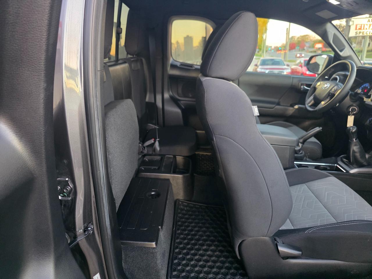 2023 Toyota Tacoma MANUAL |  OFFROAD TRD | LOW KMS | ONE OWNER | ACCIDENT FREE | Photo