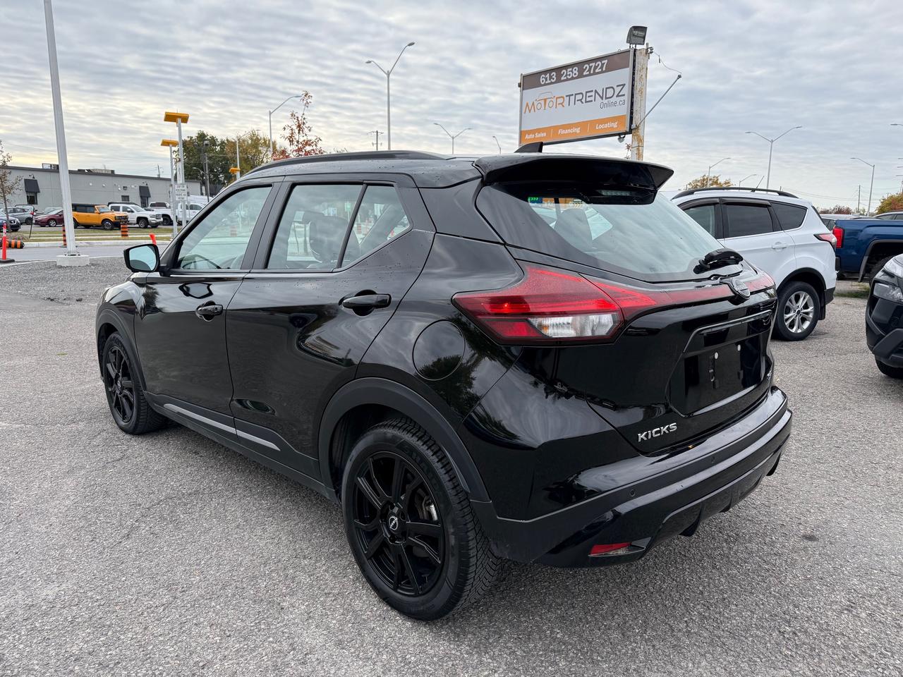 2024 Nissan Kicks SR Leather! Heated Steering! CarPlay! Photo2