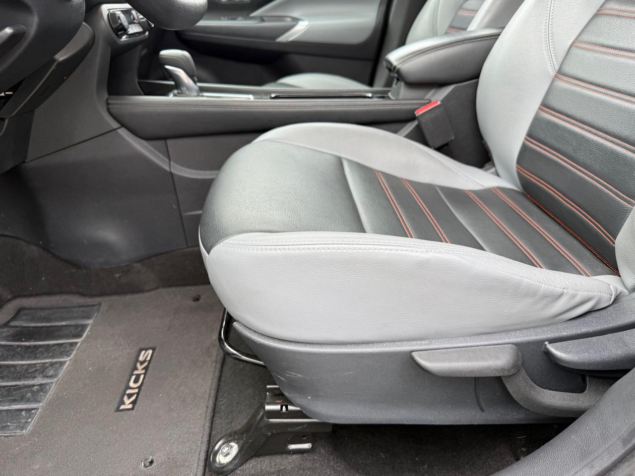 2024 Nissan Kicks SR Leather! Heated Steering! CarPlay! Photo