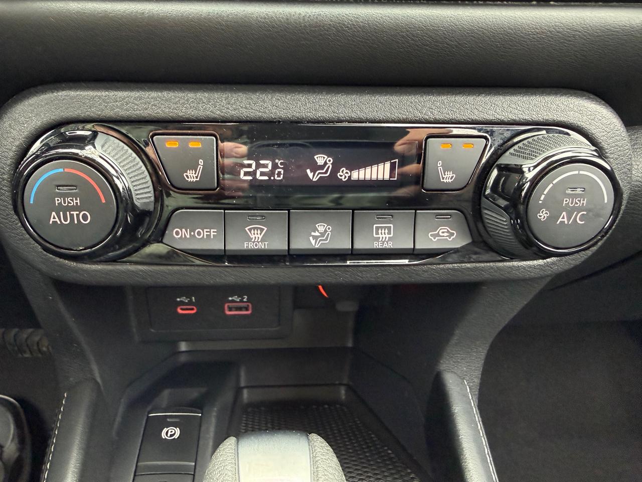 2024 Nissan Kicks SR Leather! Heated Steering! CarPlay! Photo