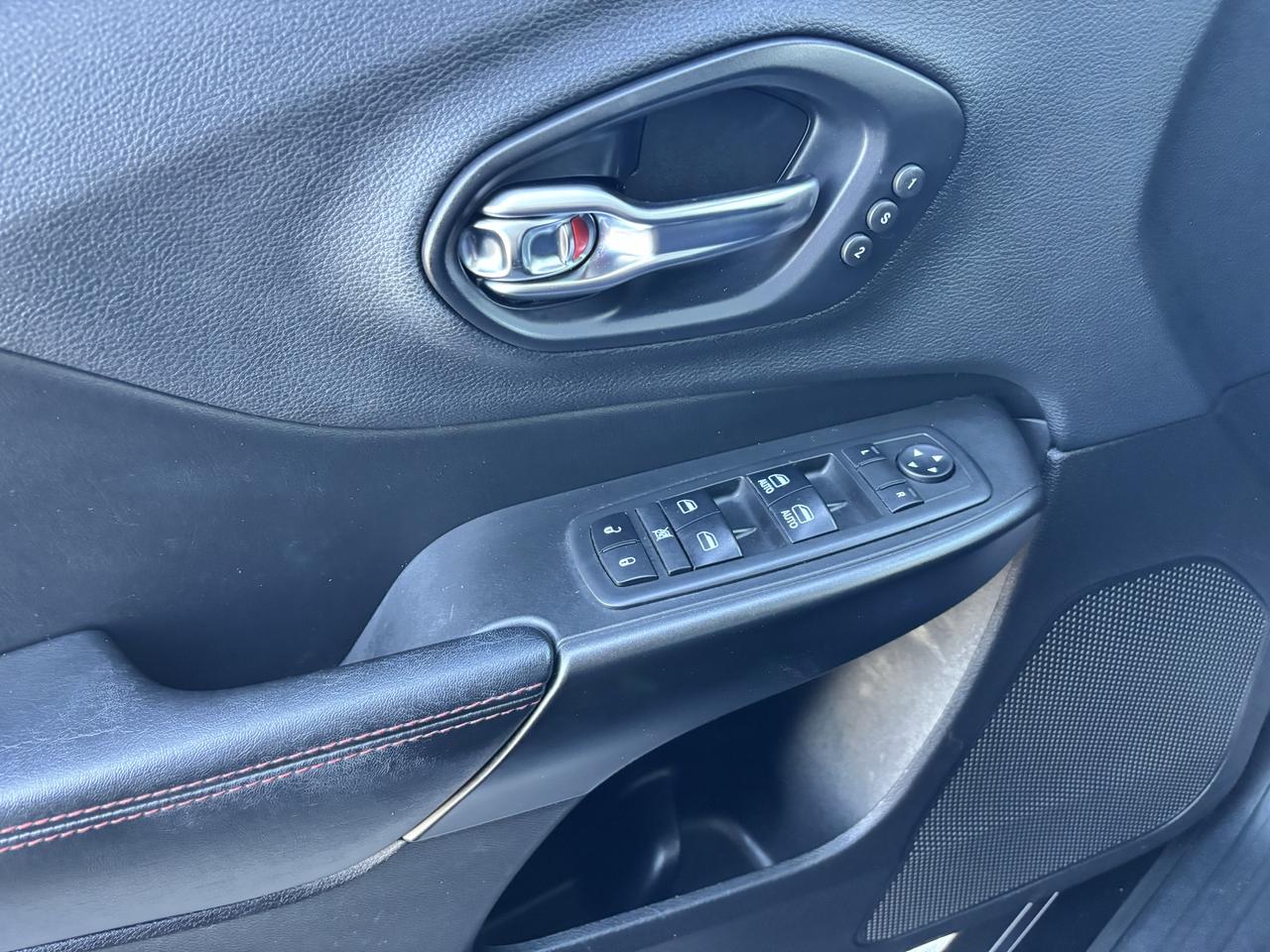 2019 Jeep Cherokee Trailhawk Elite ** 4WD/V6, BSM, CARPLAY ** Photo