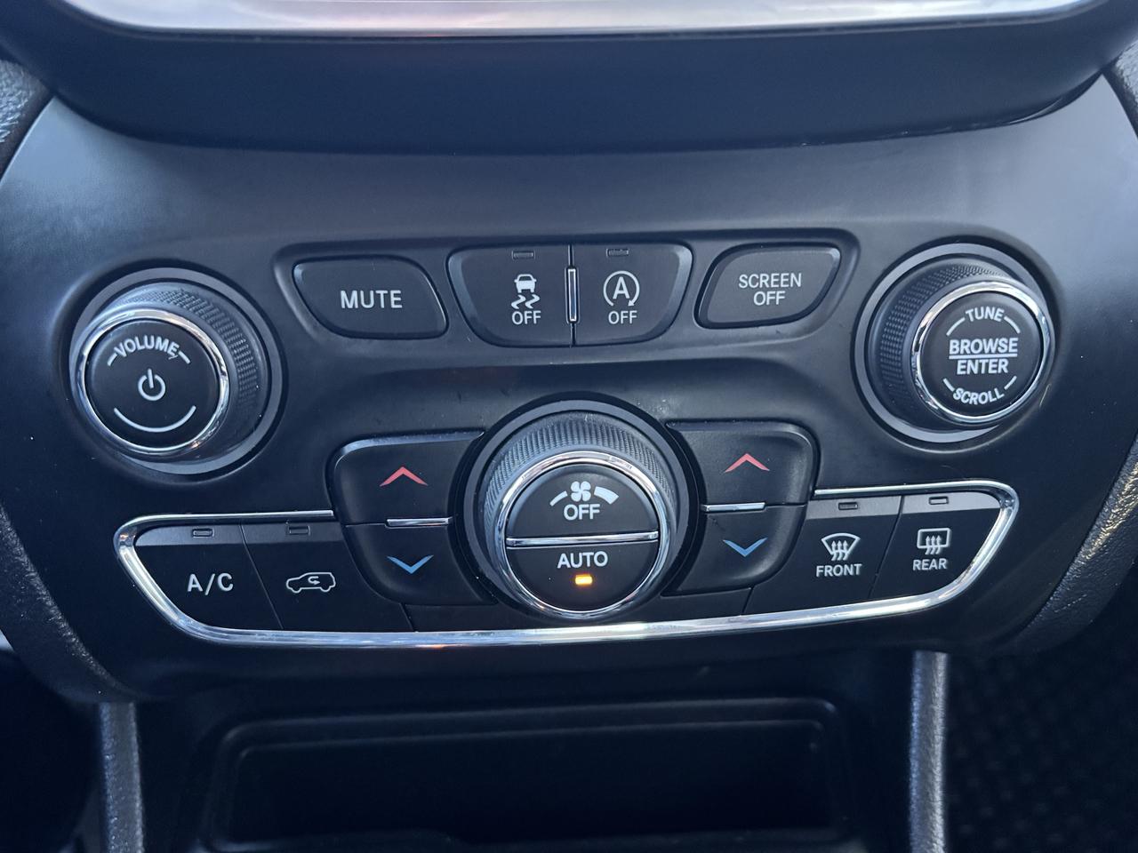 2019 Jeep Cherokee Trailhawk Elite ** 4WD/V6, BSM, CARPLAY ** Photo