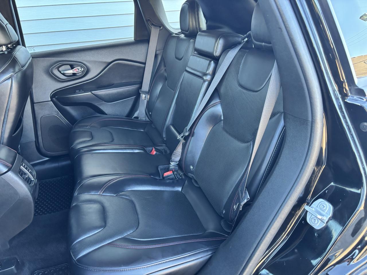 2019 Jeep Cherokee Trailhawk Elite ** 4WD/V6, BSM, CARPLAY ** Photo