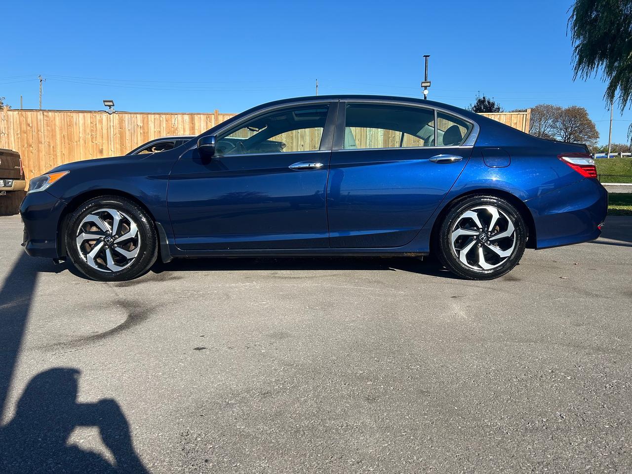 2017 Honda Accord EX-L Photo1