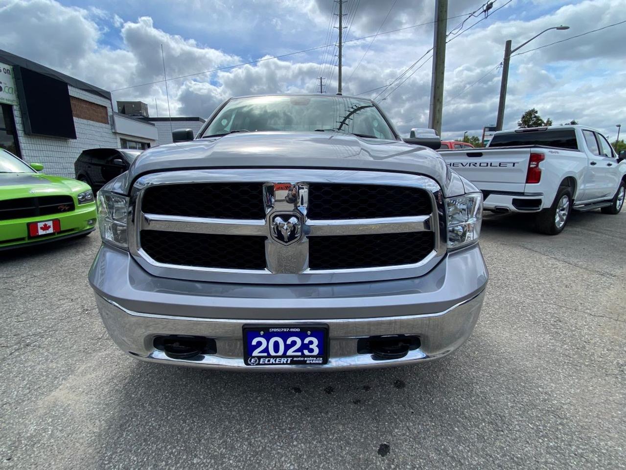 2023 RAM 1500 Classic SLT CREW CAB  TRAILER TOW READY!! Photo2