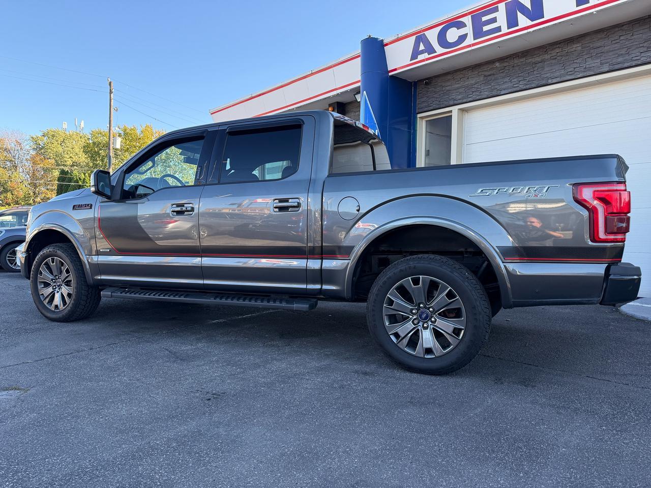 2017 Ford F-150 4WD SUPERCREW 145" LARIAT Photo