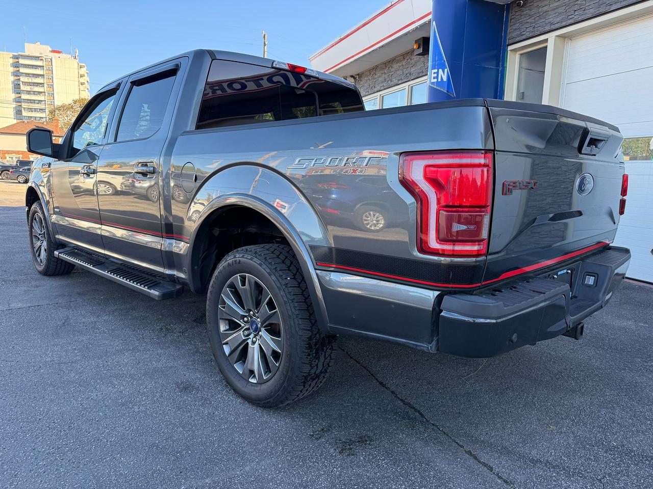 2017 Ford F-150 4WD SUPERCREW 145" LARIAT Photo2